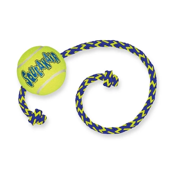 KONG Air Squeaker Sípoló Teniszlabda Kötéllel (M)